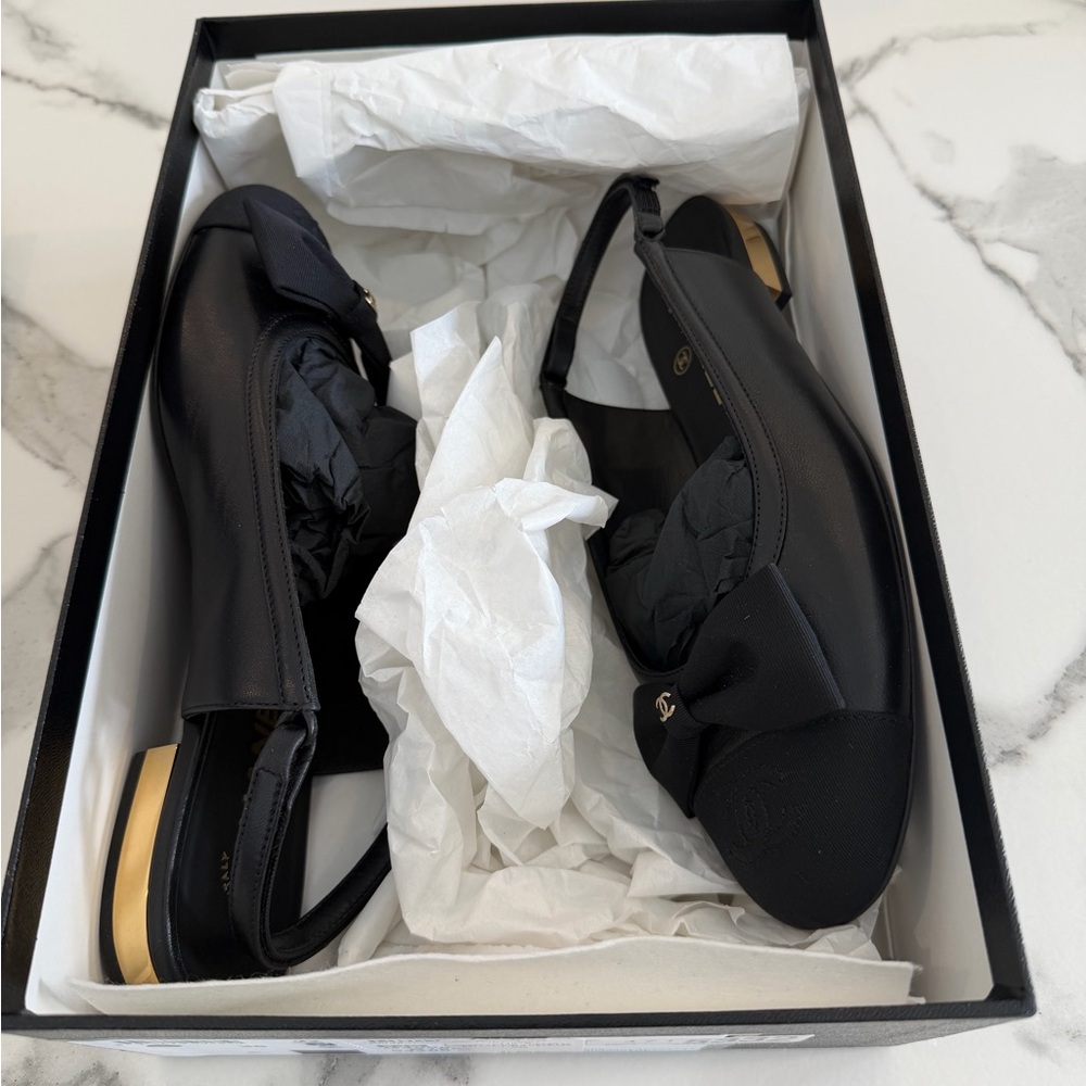 CHANEL Black Slingback Flats with Bow - Picture 2 of 7